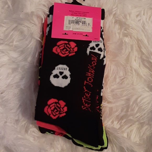 BETSEY JOHNSON SUGAR SKULL SOCKS SET OF 3 - Picture 2 of 3